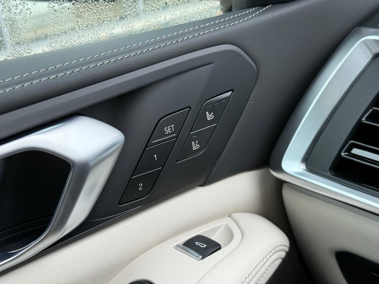 BMW X5 Vehicle Image 11