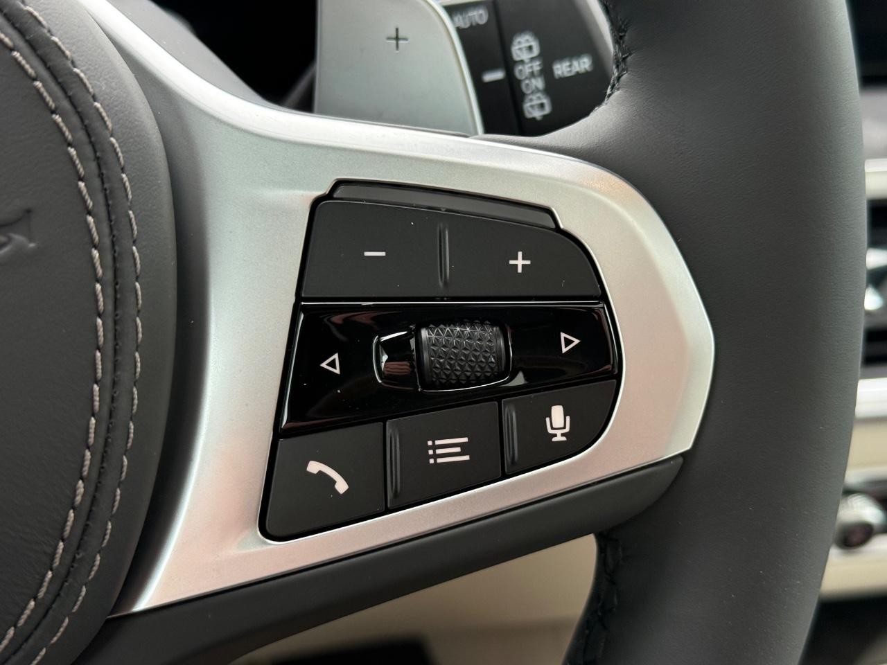 BMW X5 Vehicle Image 13