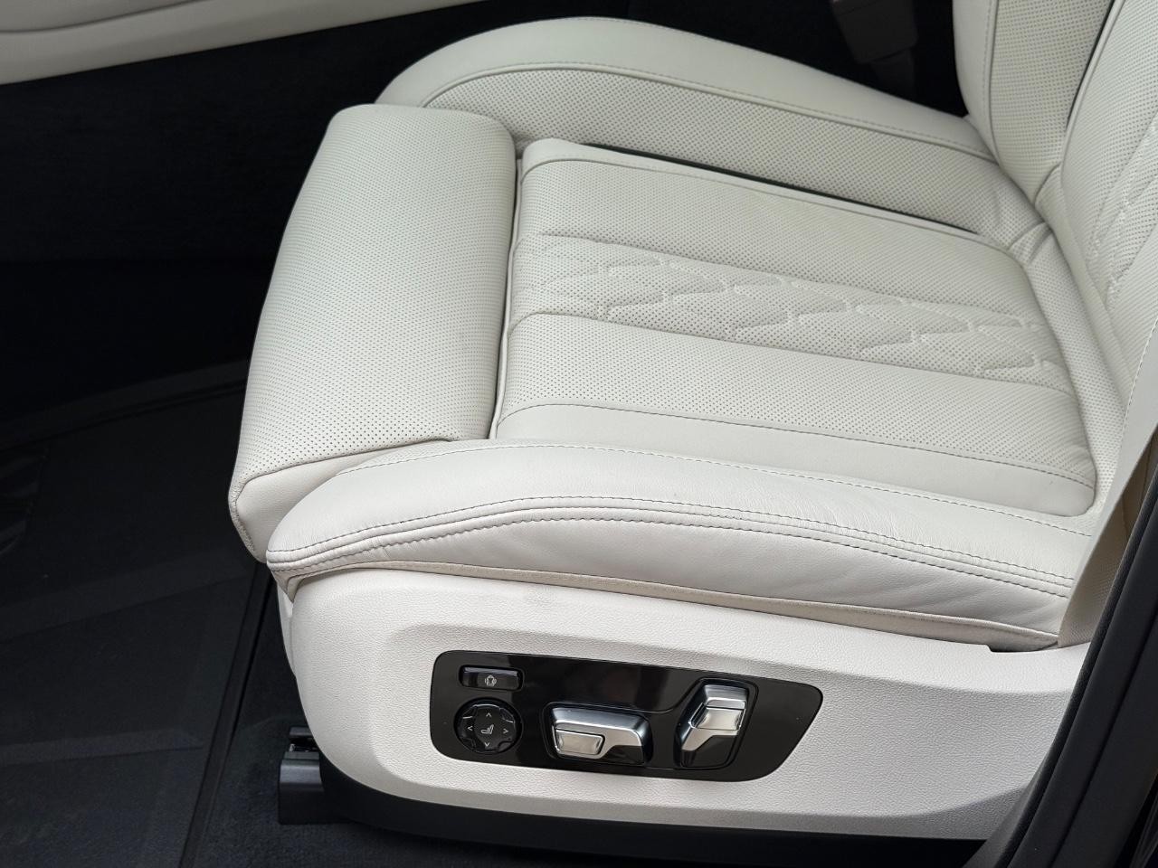 BMW X5 Vehicle Image 17