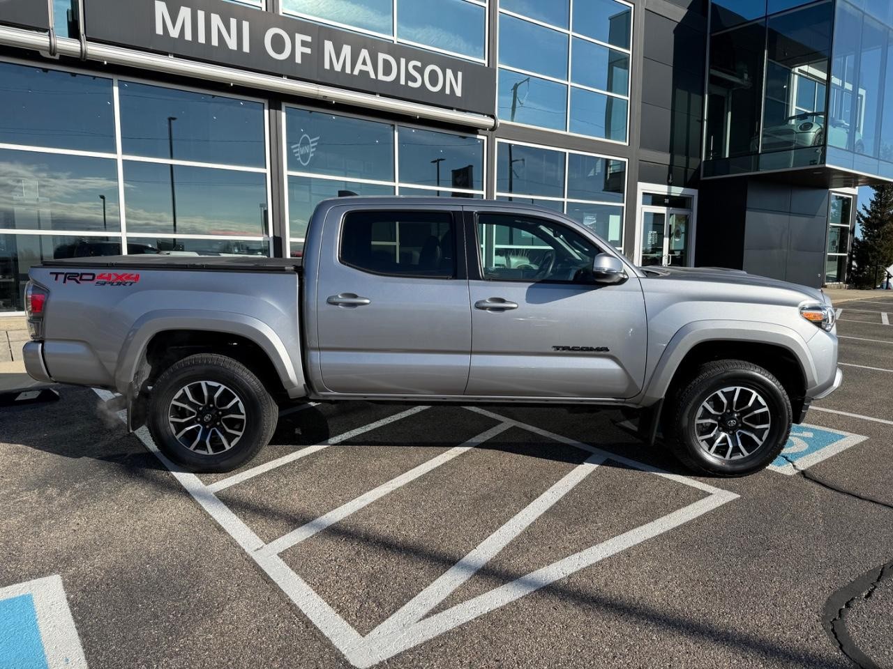 Toyota Tacoma 4WD Vehicle Image 02