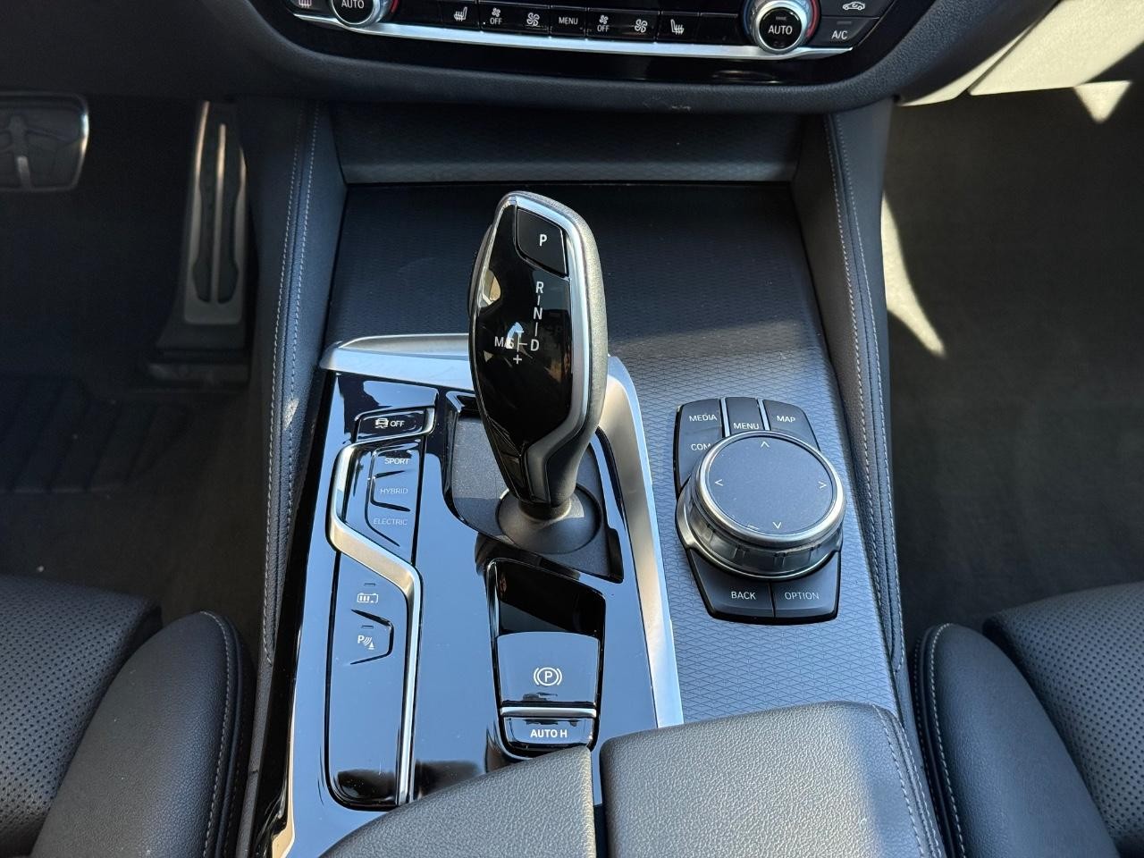 BMW 5 Series Vehicle Image 12