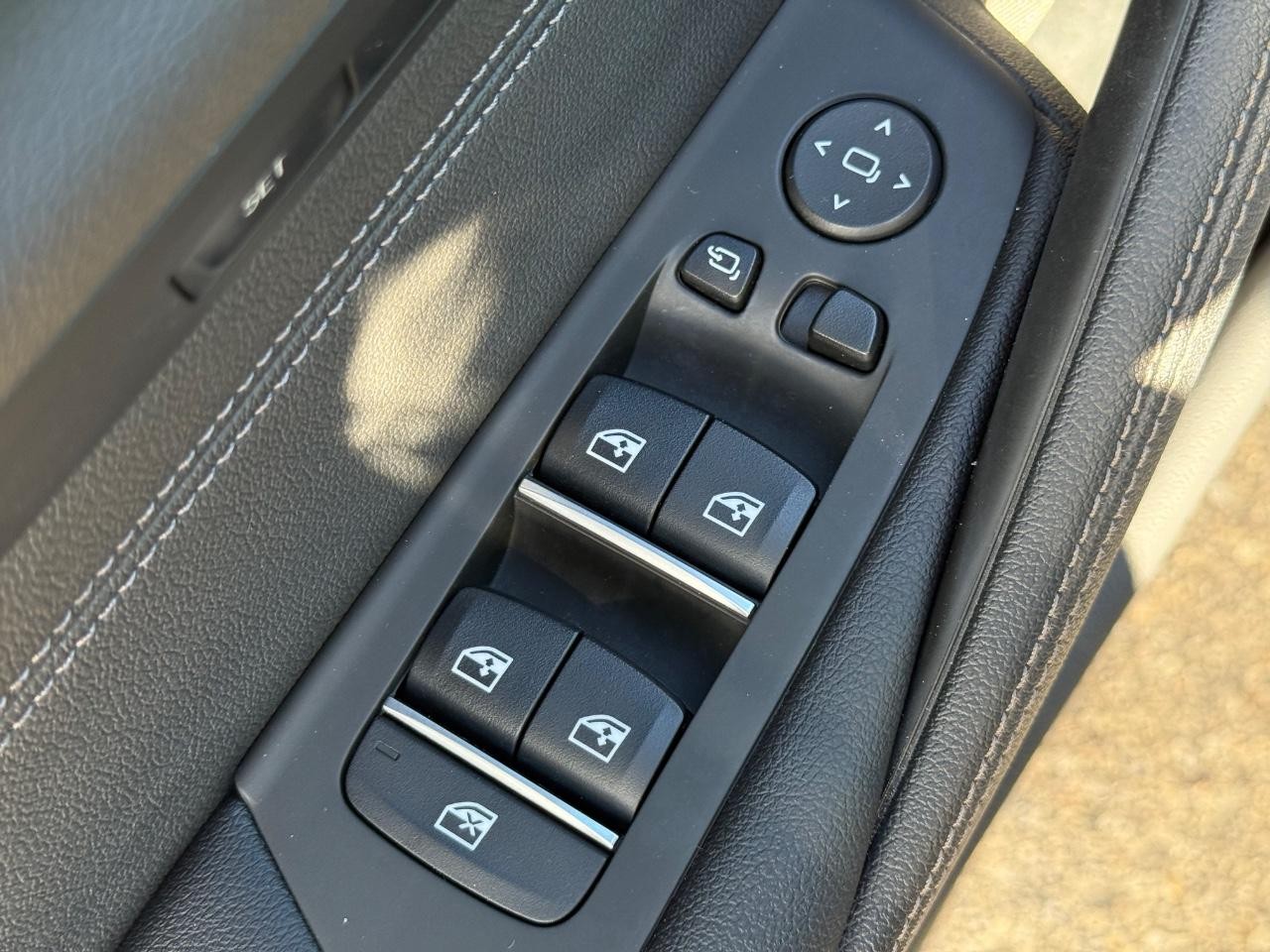 BMW 5 Series Vehicle Image 20