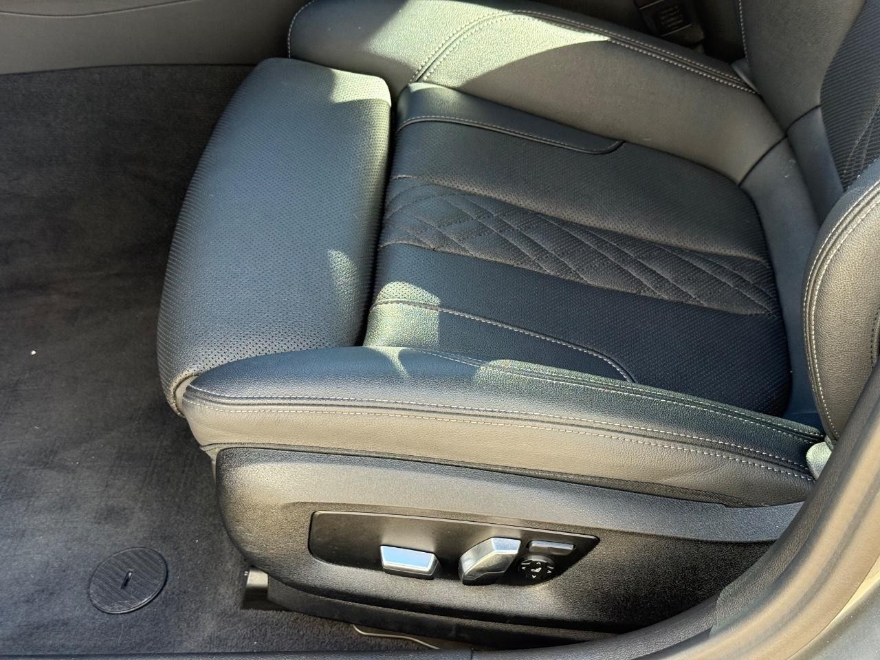 BMW 5 Series Vehicle Image 21