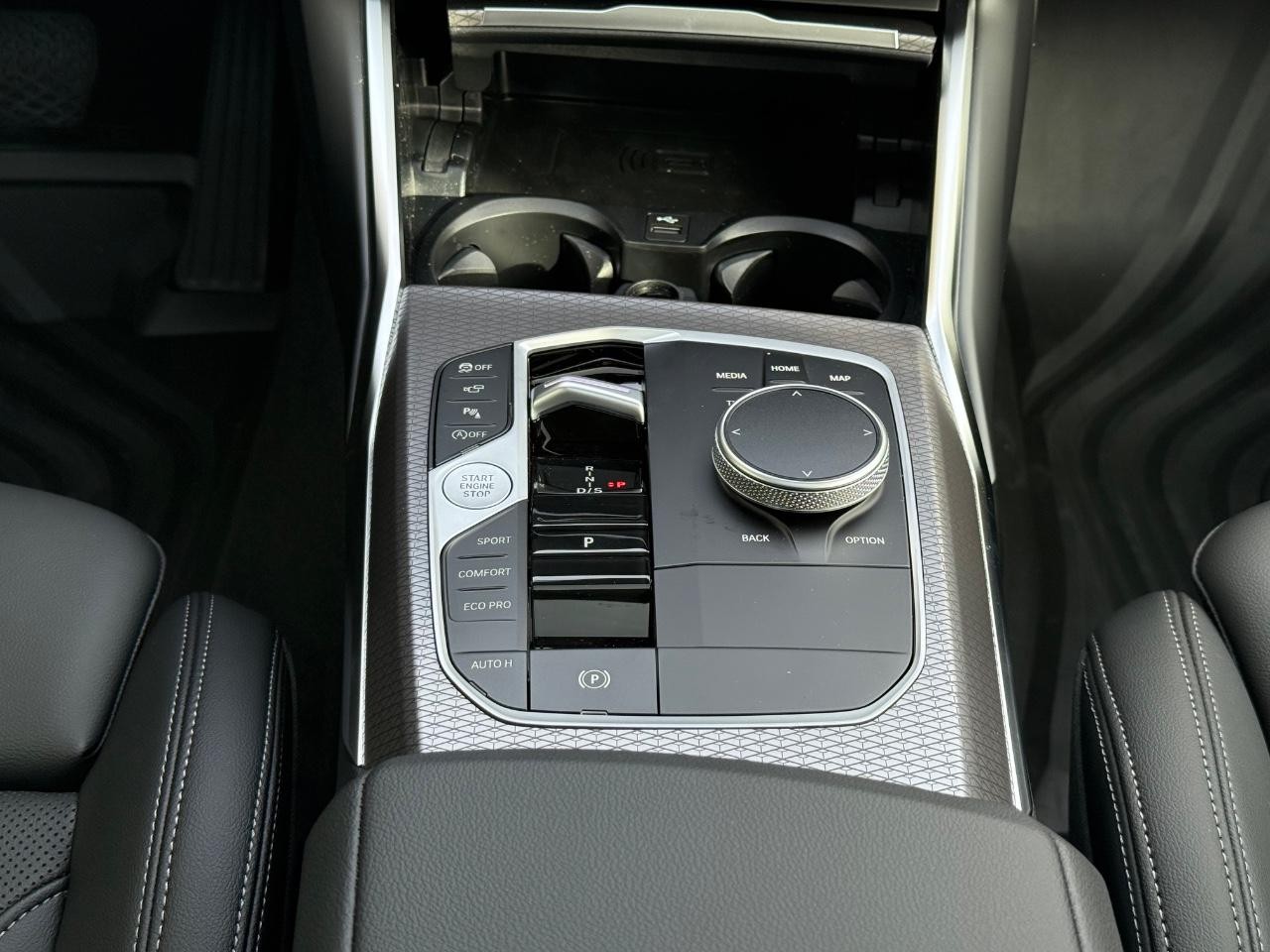 BMW 3 Series Vehicle Image 08