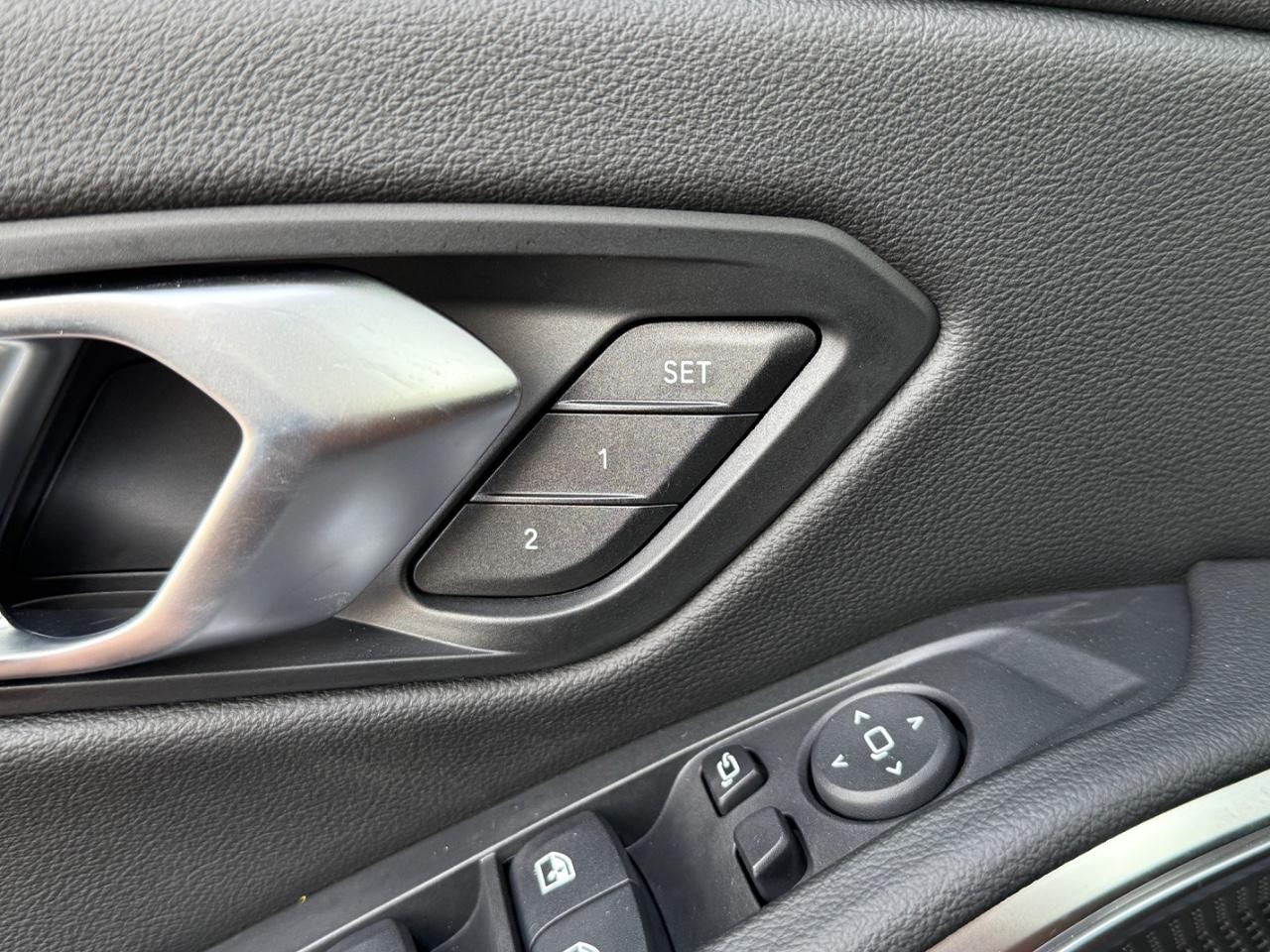 BMW 3 Series Vehicle Image 11