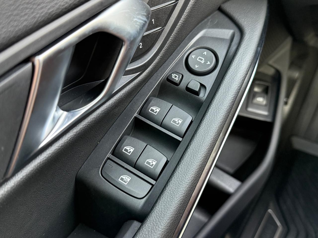 BMW 3 Series Vehicle Image 16