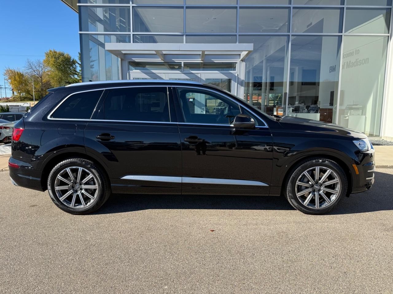 Audi Q7 Vehicle Image 02