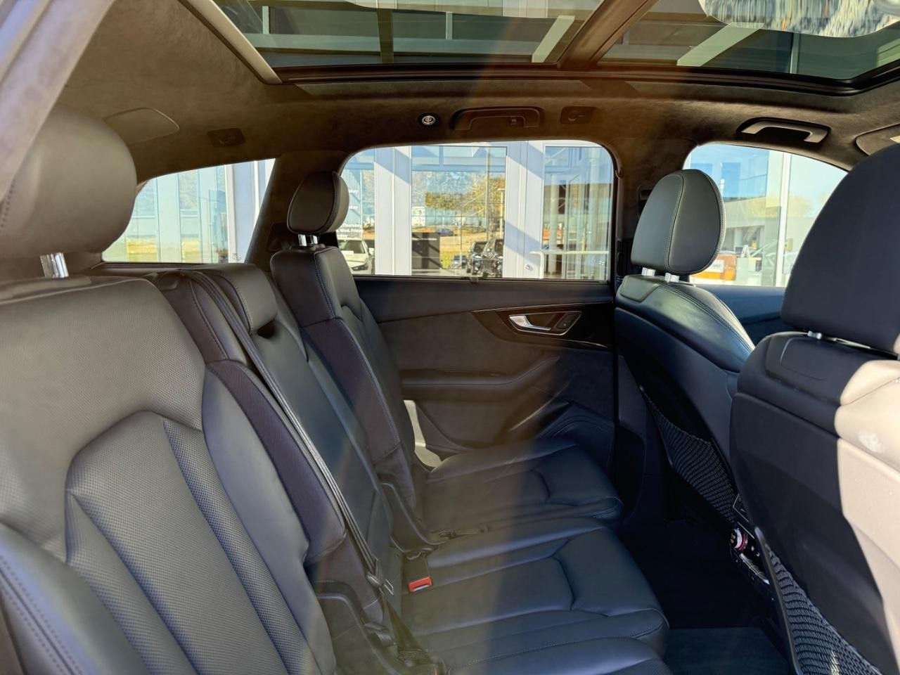 Audi Q7 Vehicle Image 10