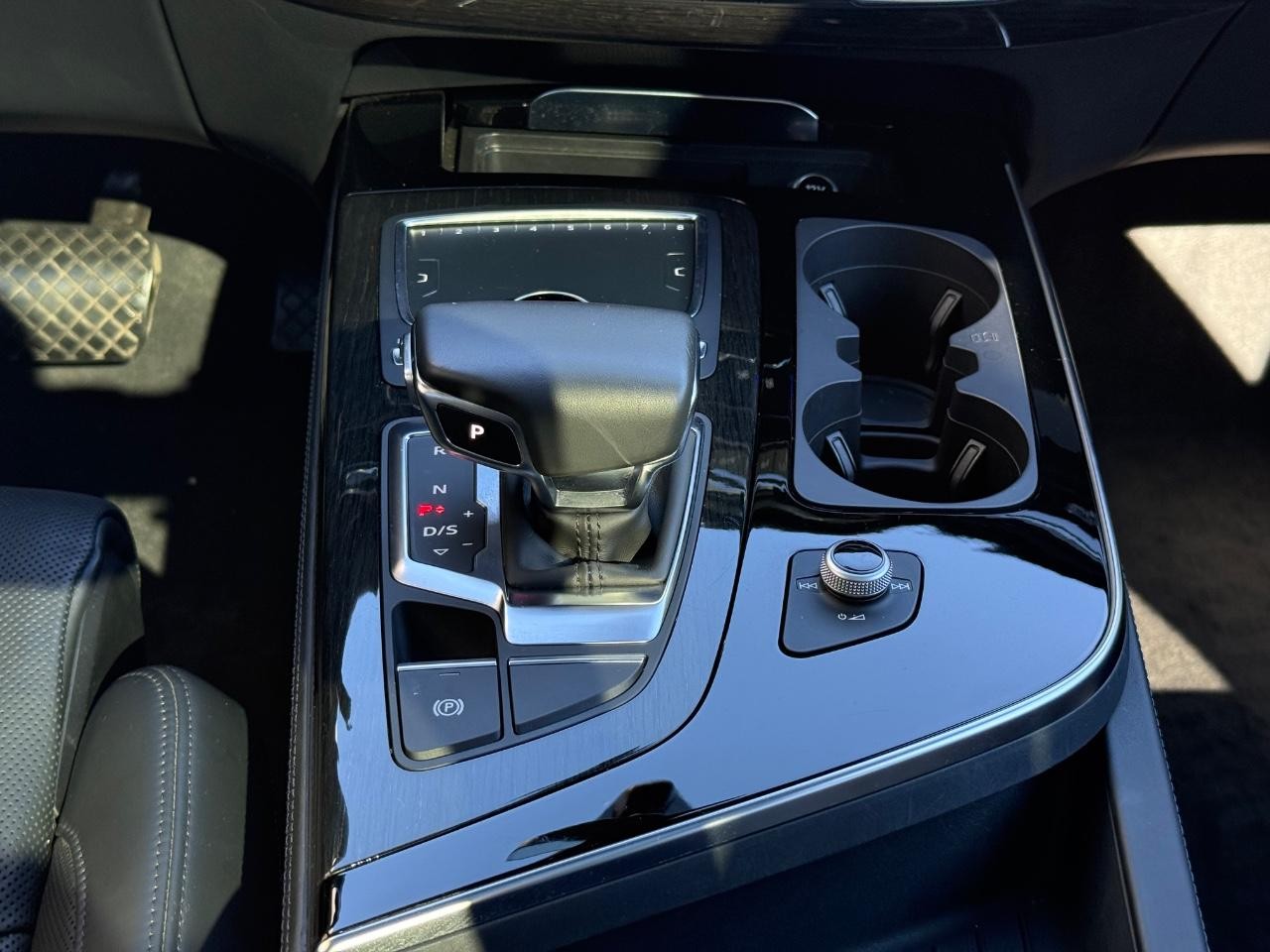 Audi Q7 Vehicle Image 13