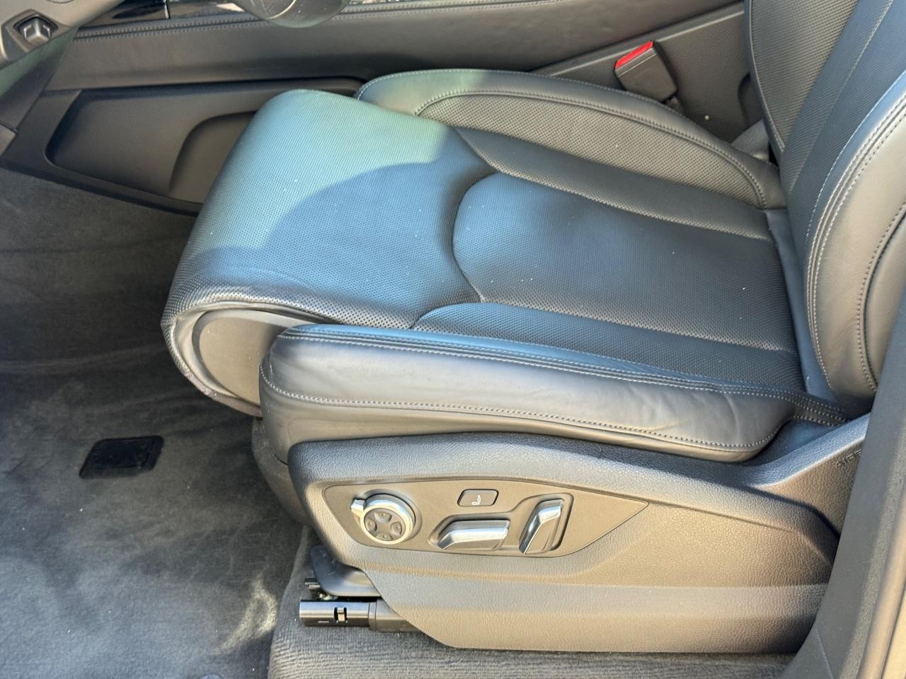 Audi Q7 Vehicle Image 22