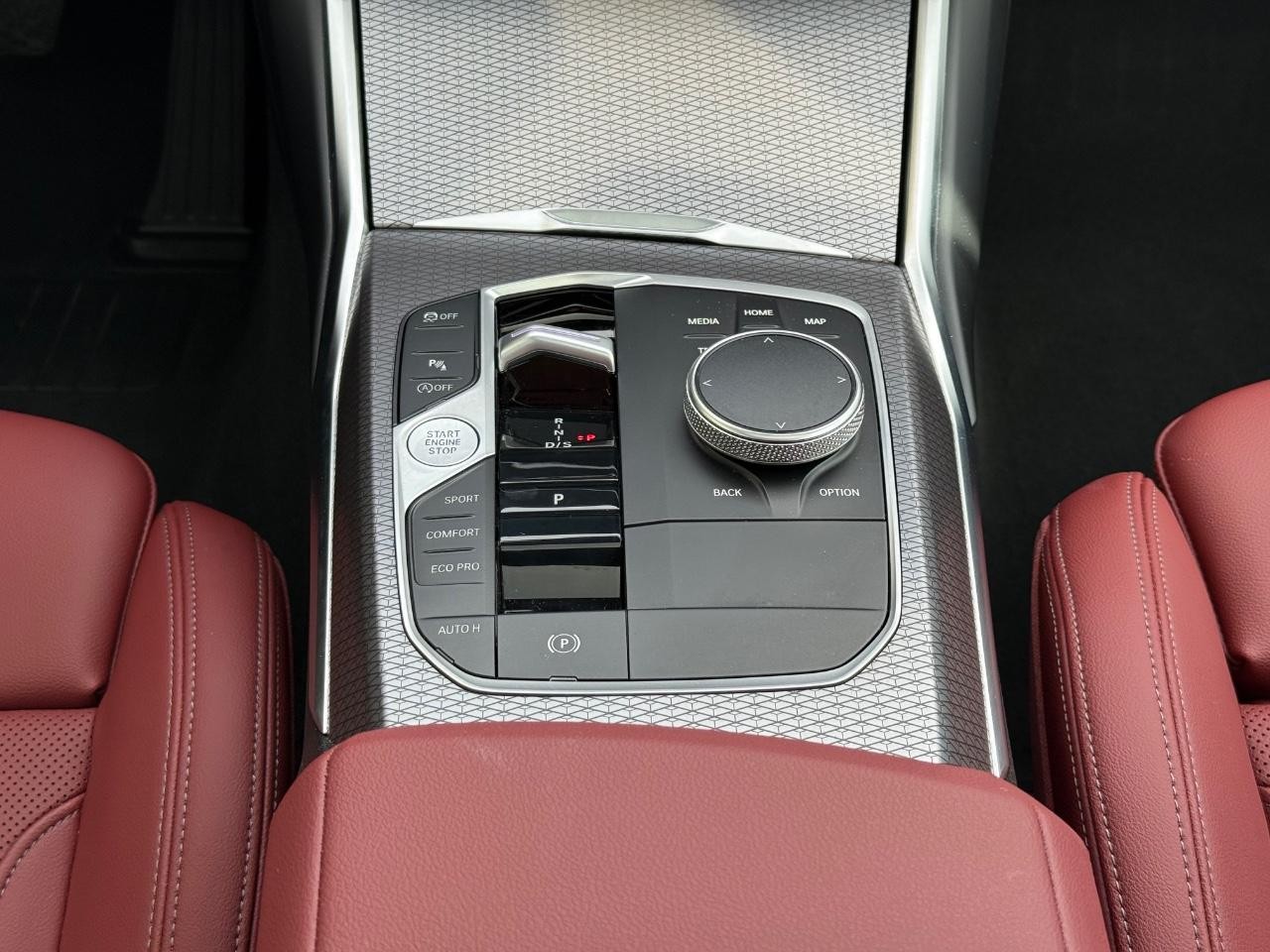 BMW 3 Series Vehicle Image 12