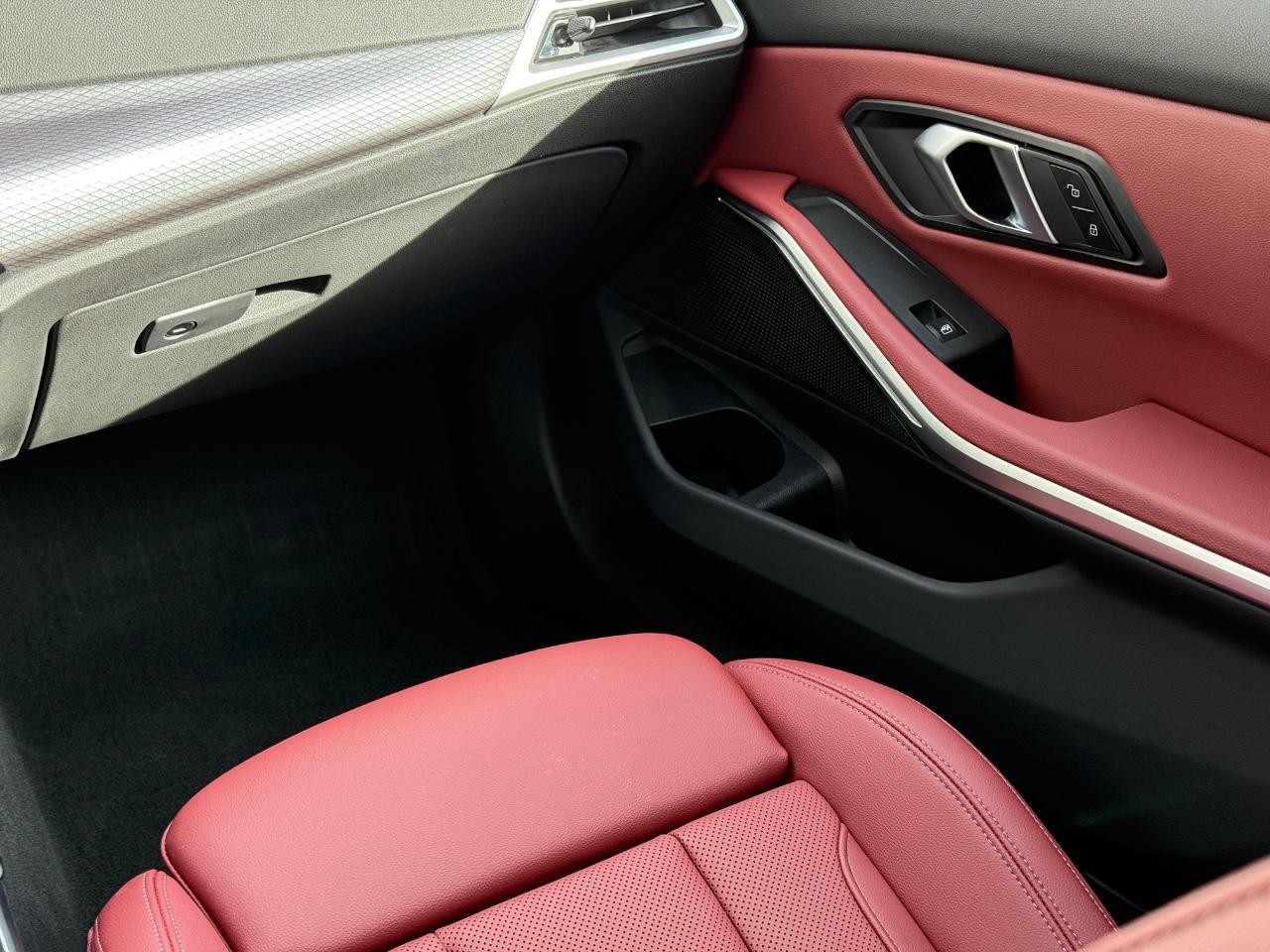 BMW 3 Series Vehicle Image 14