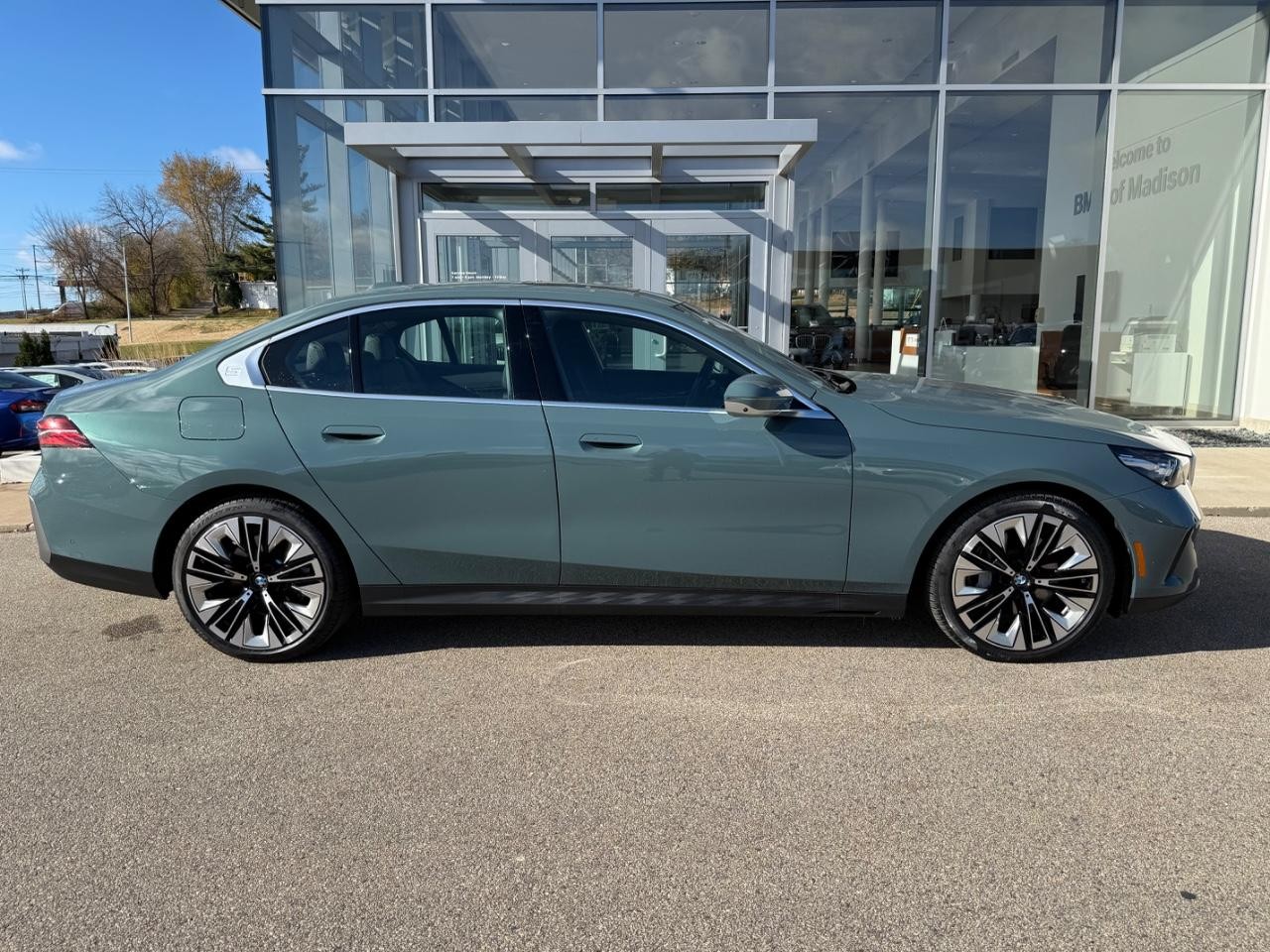 BMW 5 Series Vehicle Image 02