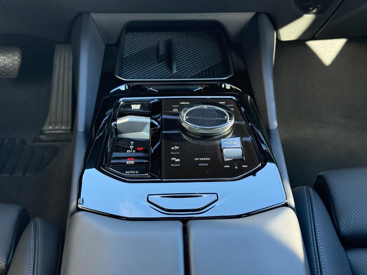 BMW 5 Series Vehicle Image 13