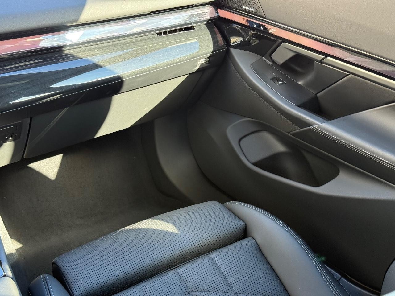 BMW 5 Series Vehicle Image 15