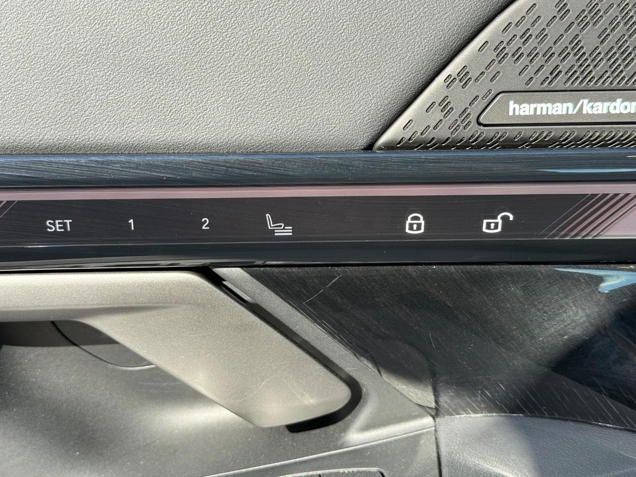 BMW 5 Series Vehicle Image 16