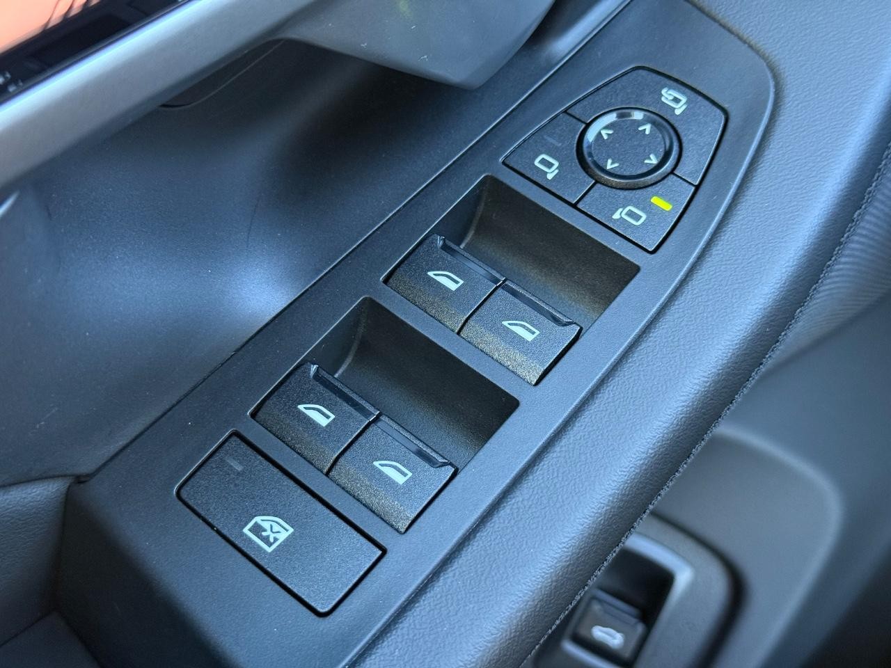 BMW 5 Series Vehicle Image 23