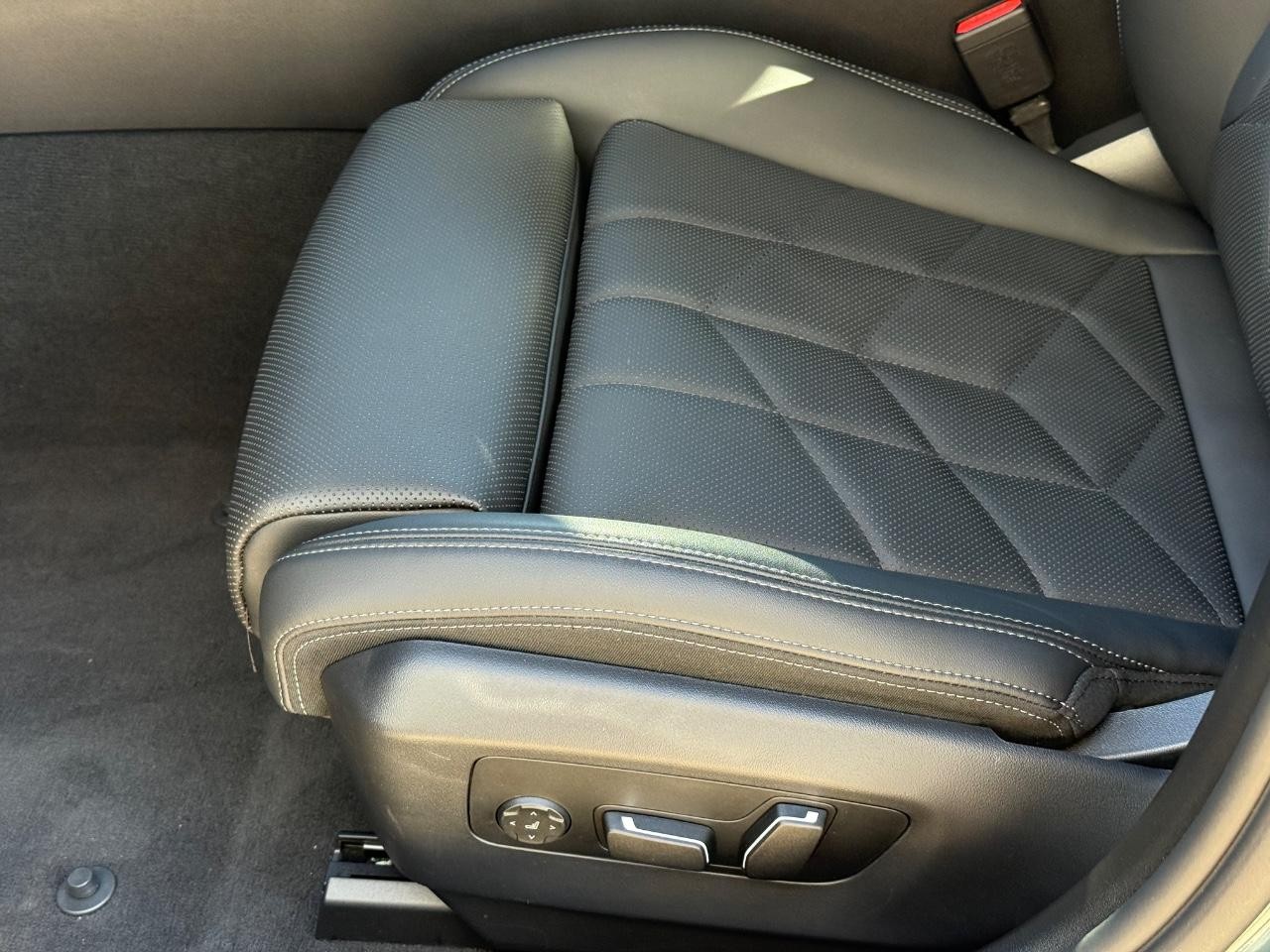 BMW 5 Series Vehicle Image 24