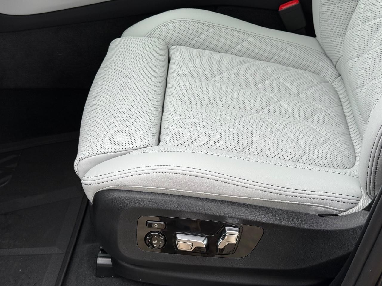 BMW X5 Vehicle Image 17