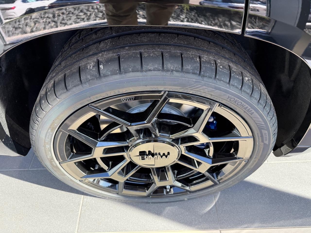 BMW XM Vehicle Image 03