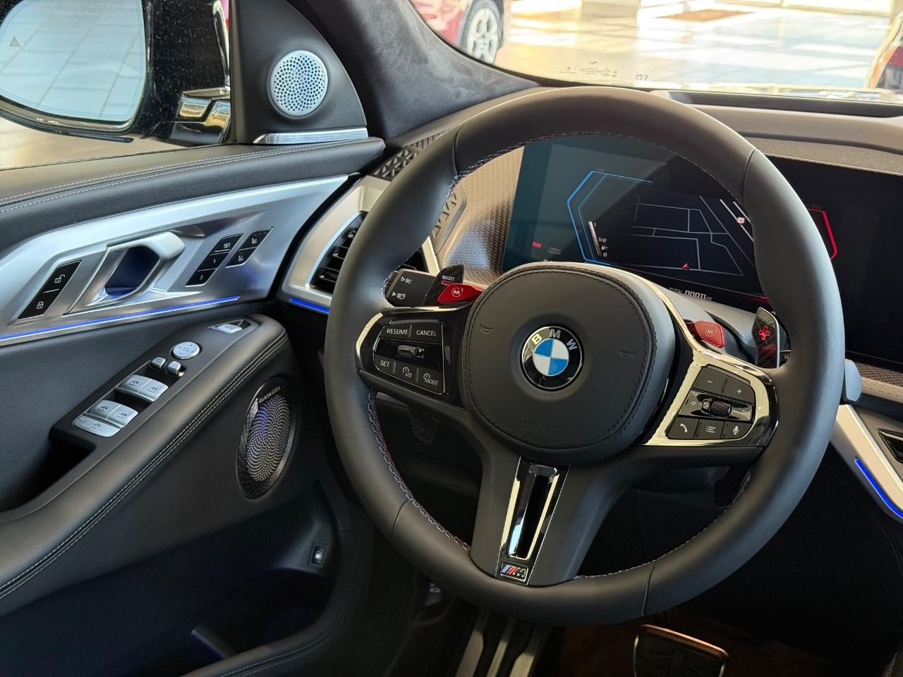 BMW XM Vehicle Image 09