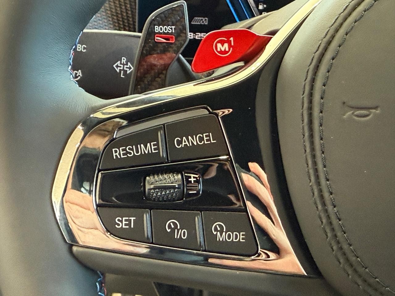 BMW XM Vehicle Image 12