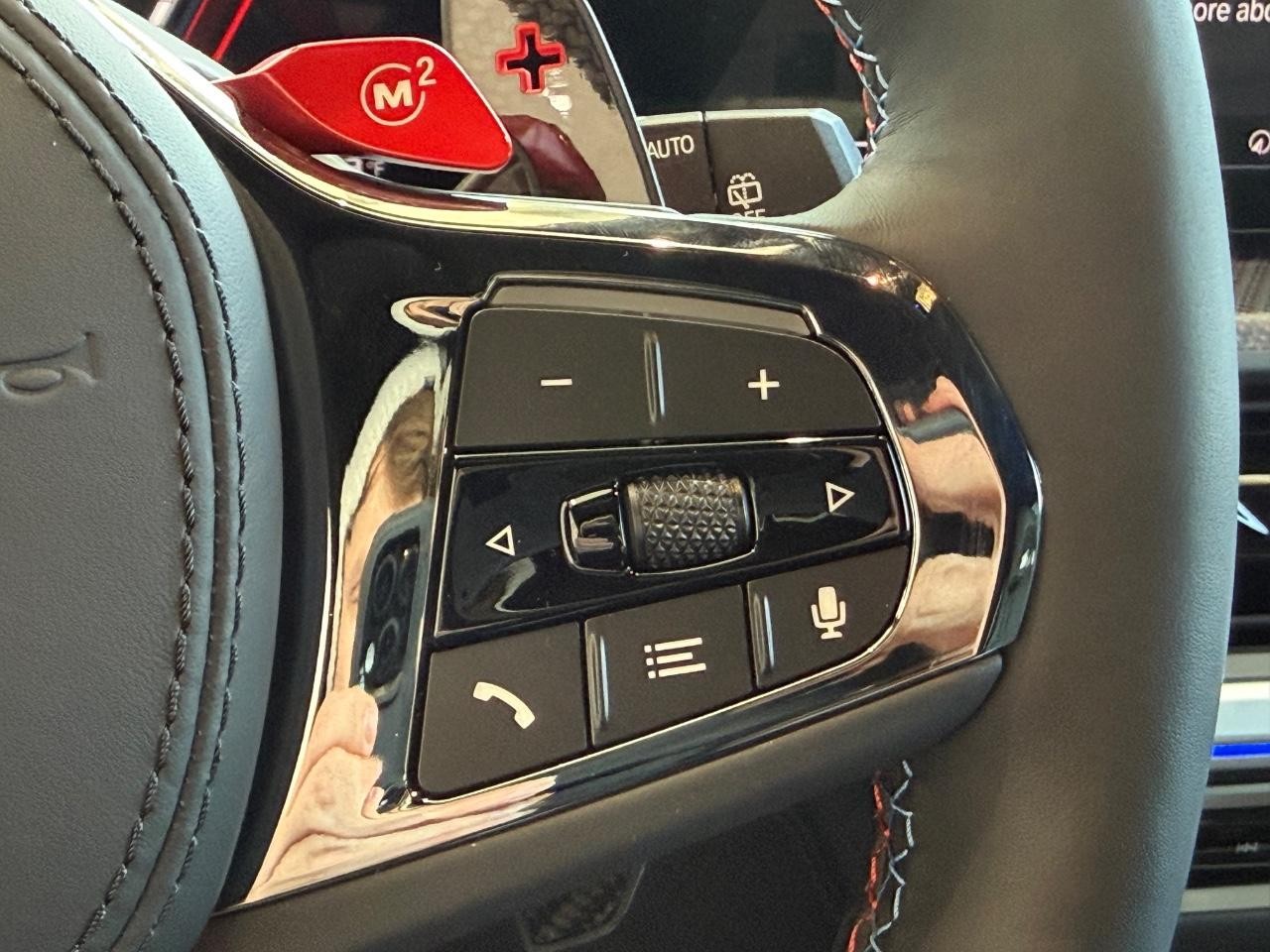 BMW XM Vehicle Image 13