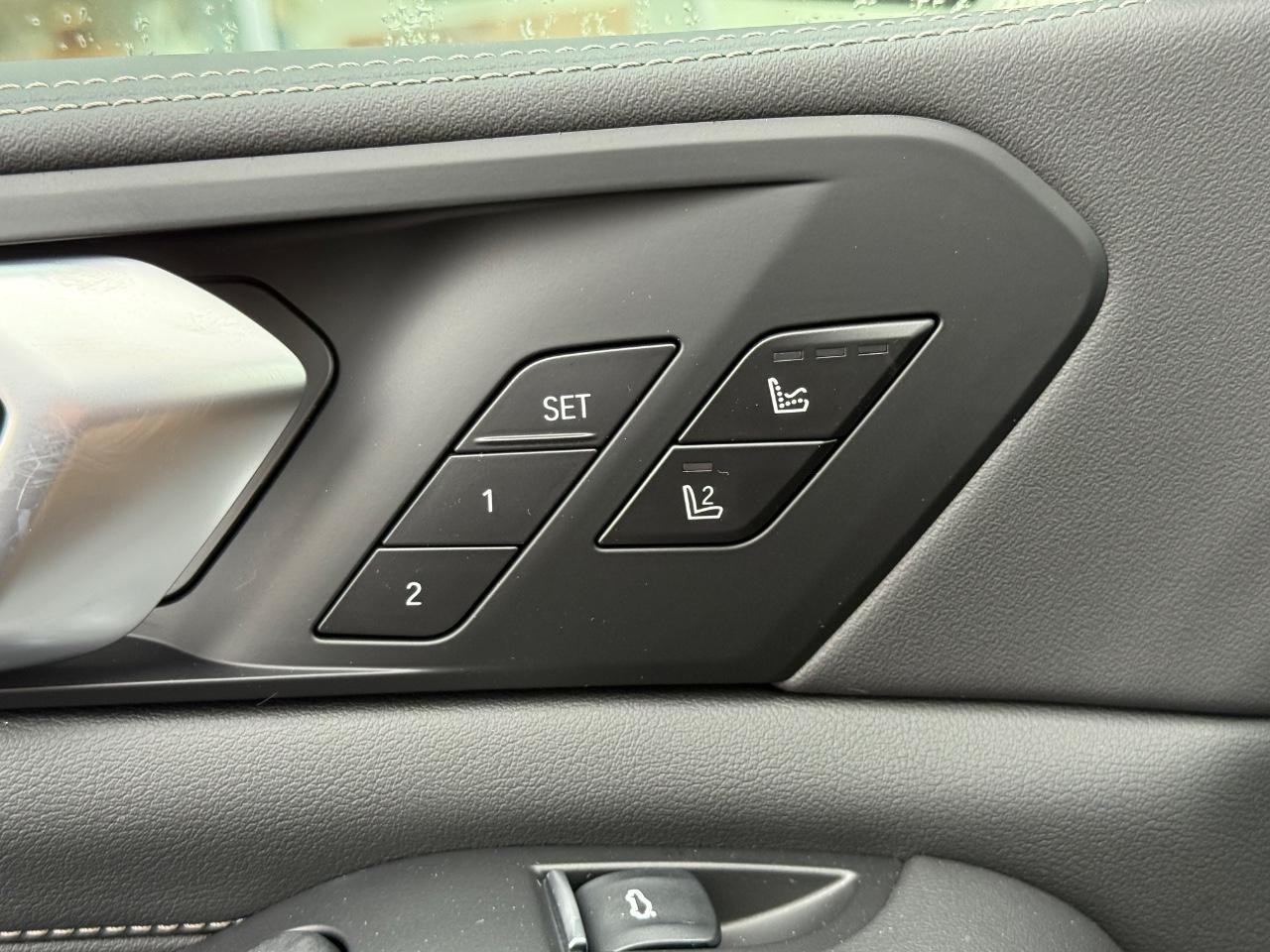 BMW X5 Vehicle Image 11