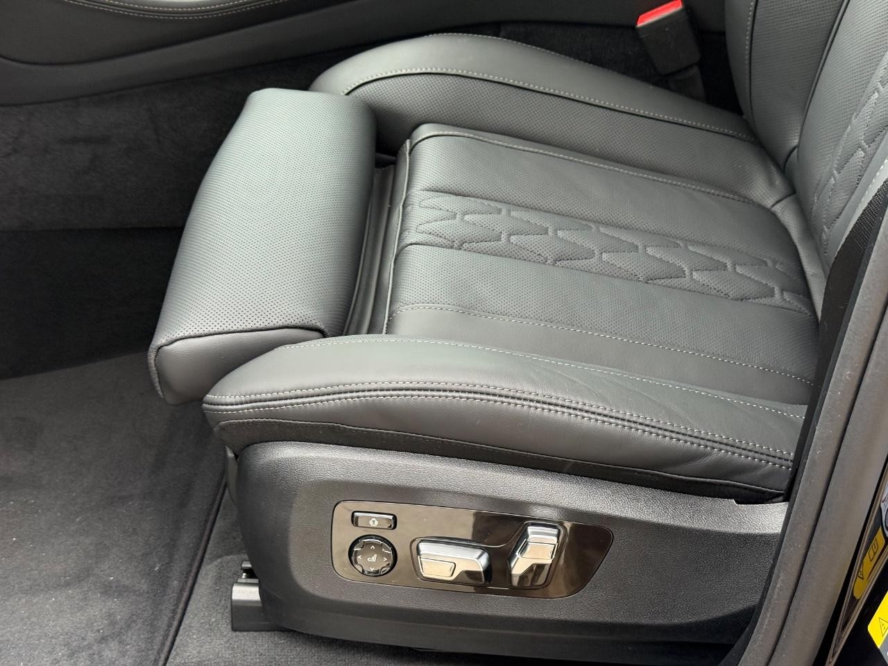 BMW X5 Vehicle Image 17