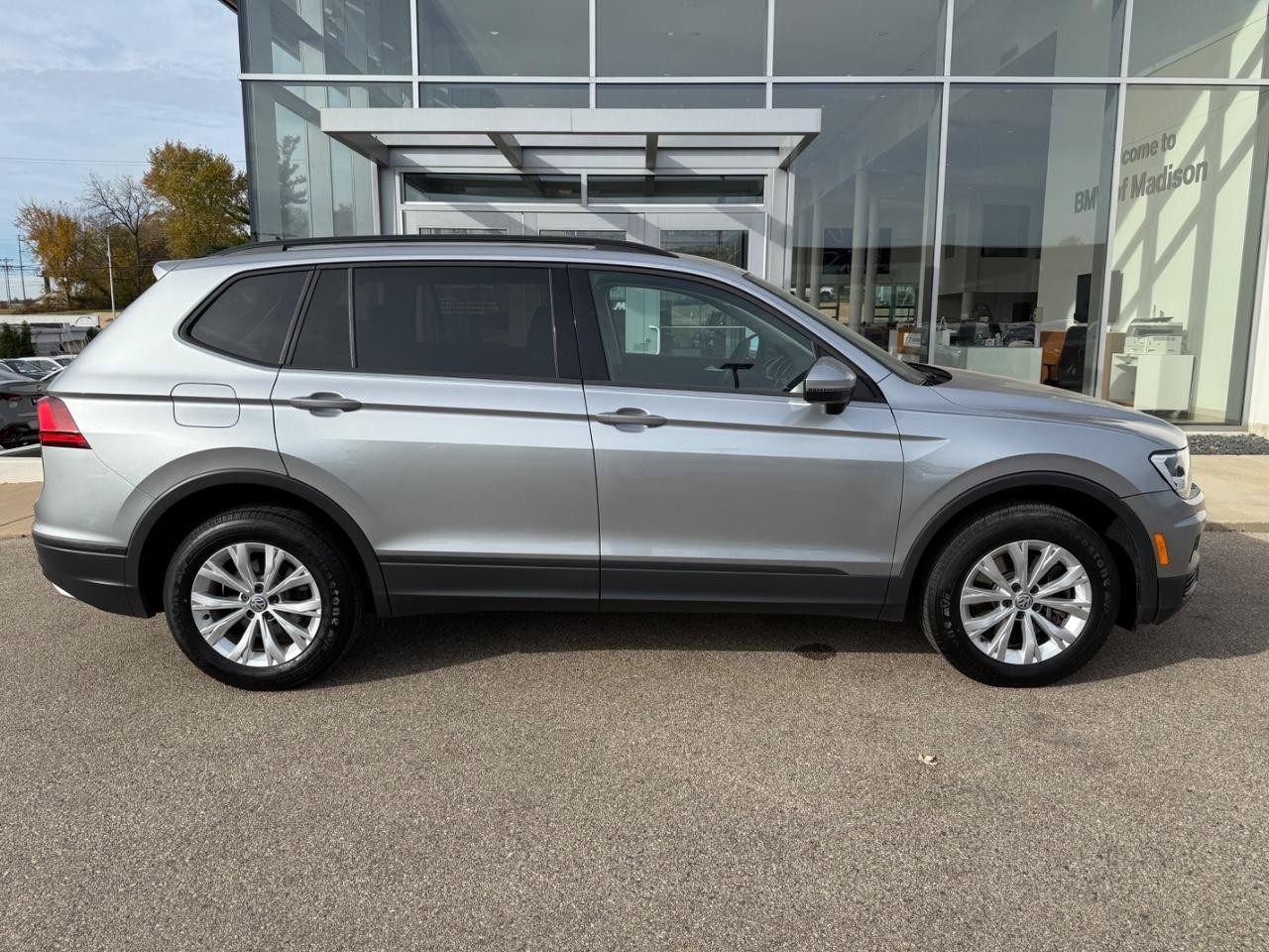 Volkswagen Tiguan Vehicle Image 02