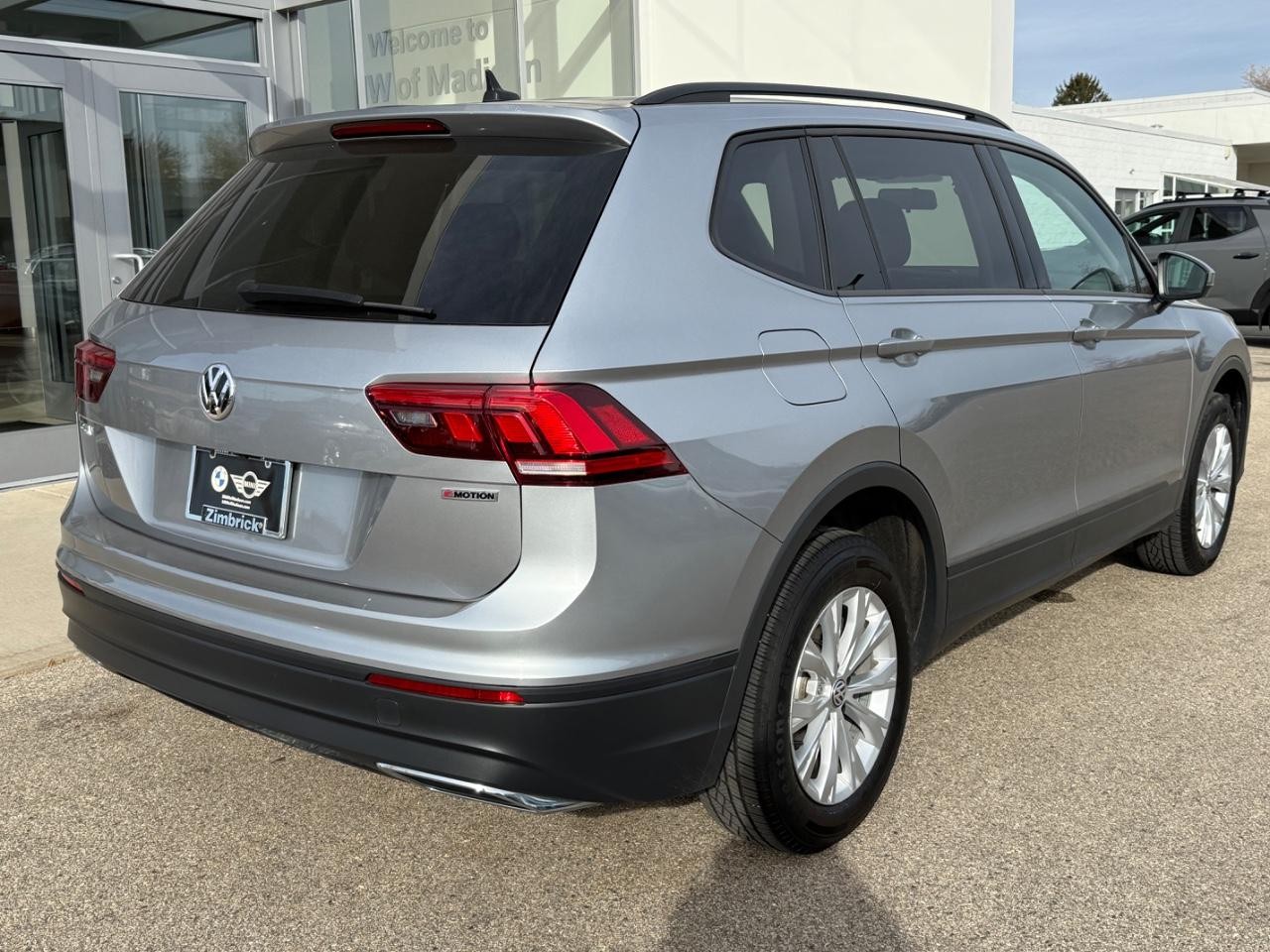 Volkswagen Tiguan Vehicle Image 03