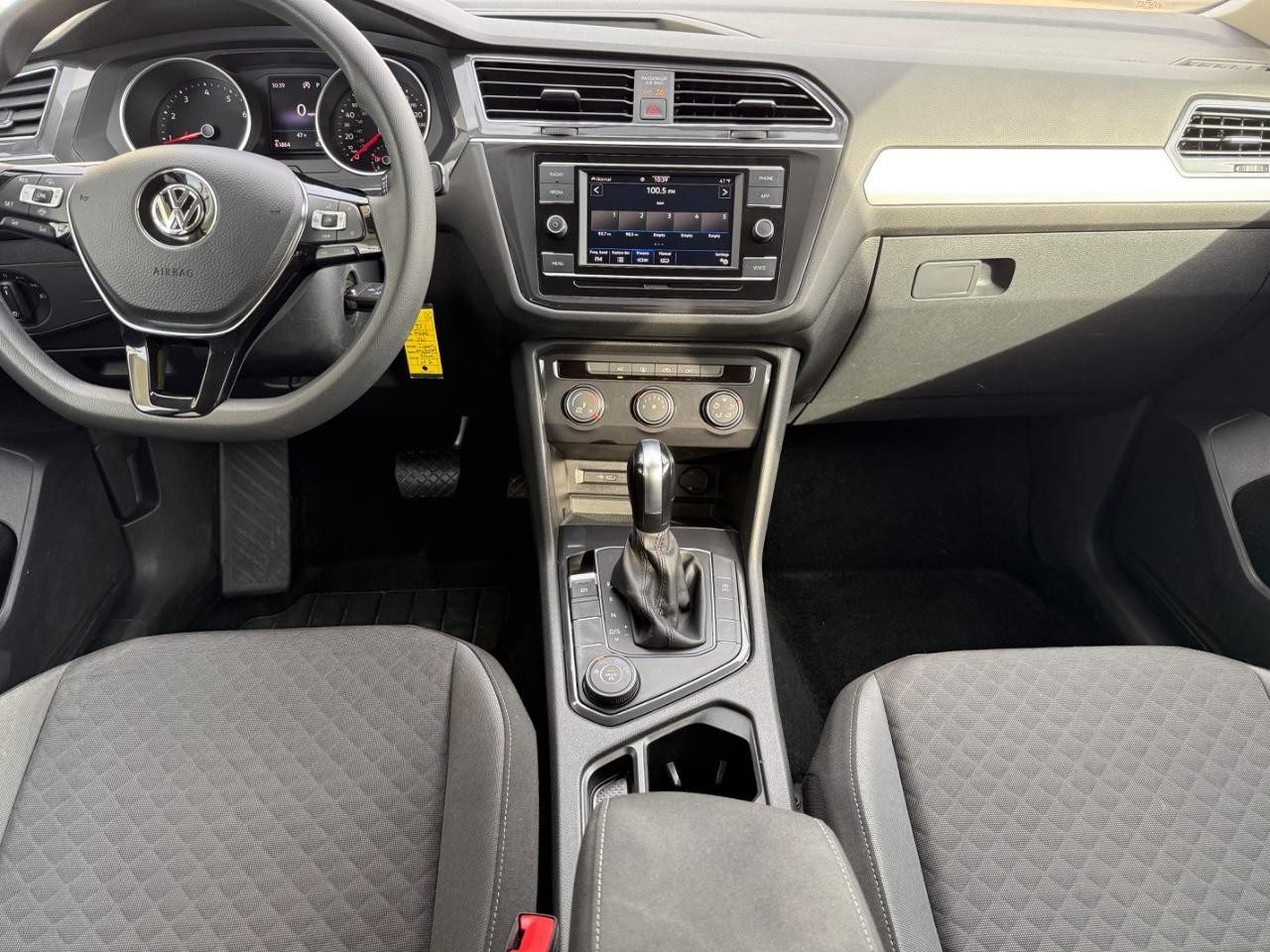 Volkswagen Tiguan Vehicle Image 11