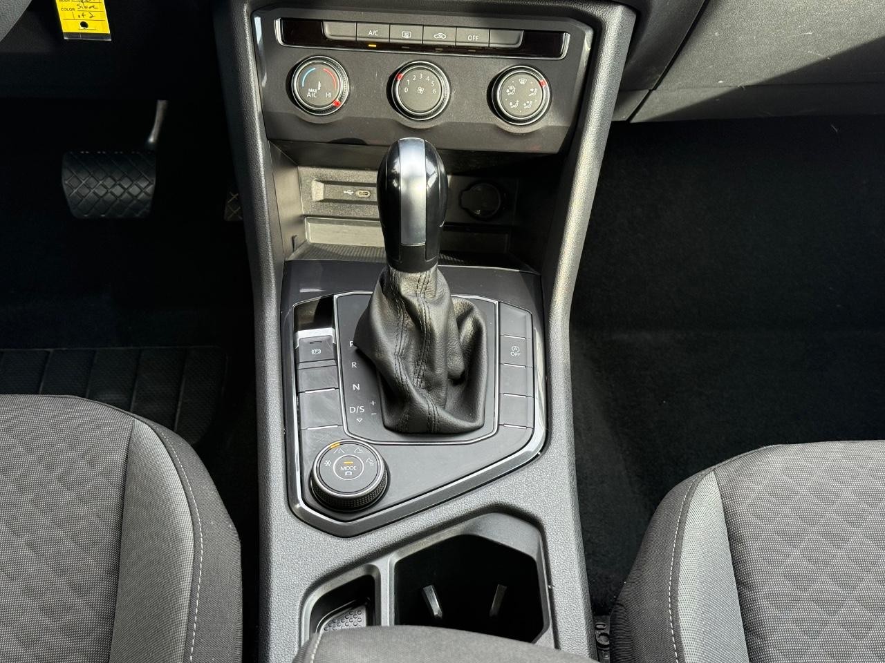 Volkswagen Tiguan Vehicle Image 13