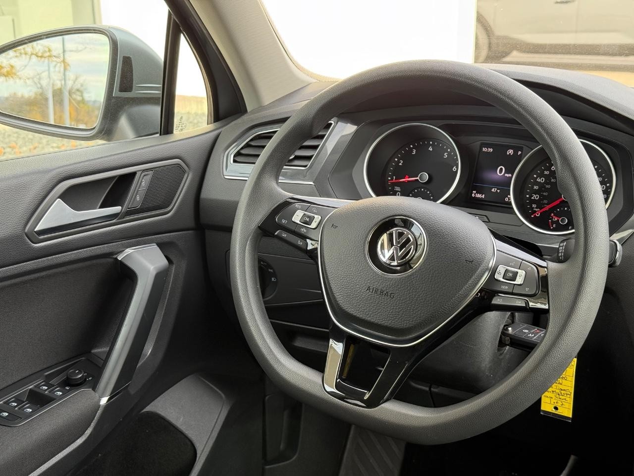 Volkswagen Tiguan Vehicle Image 14