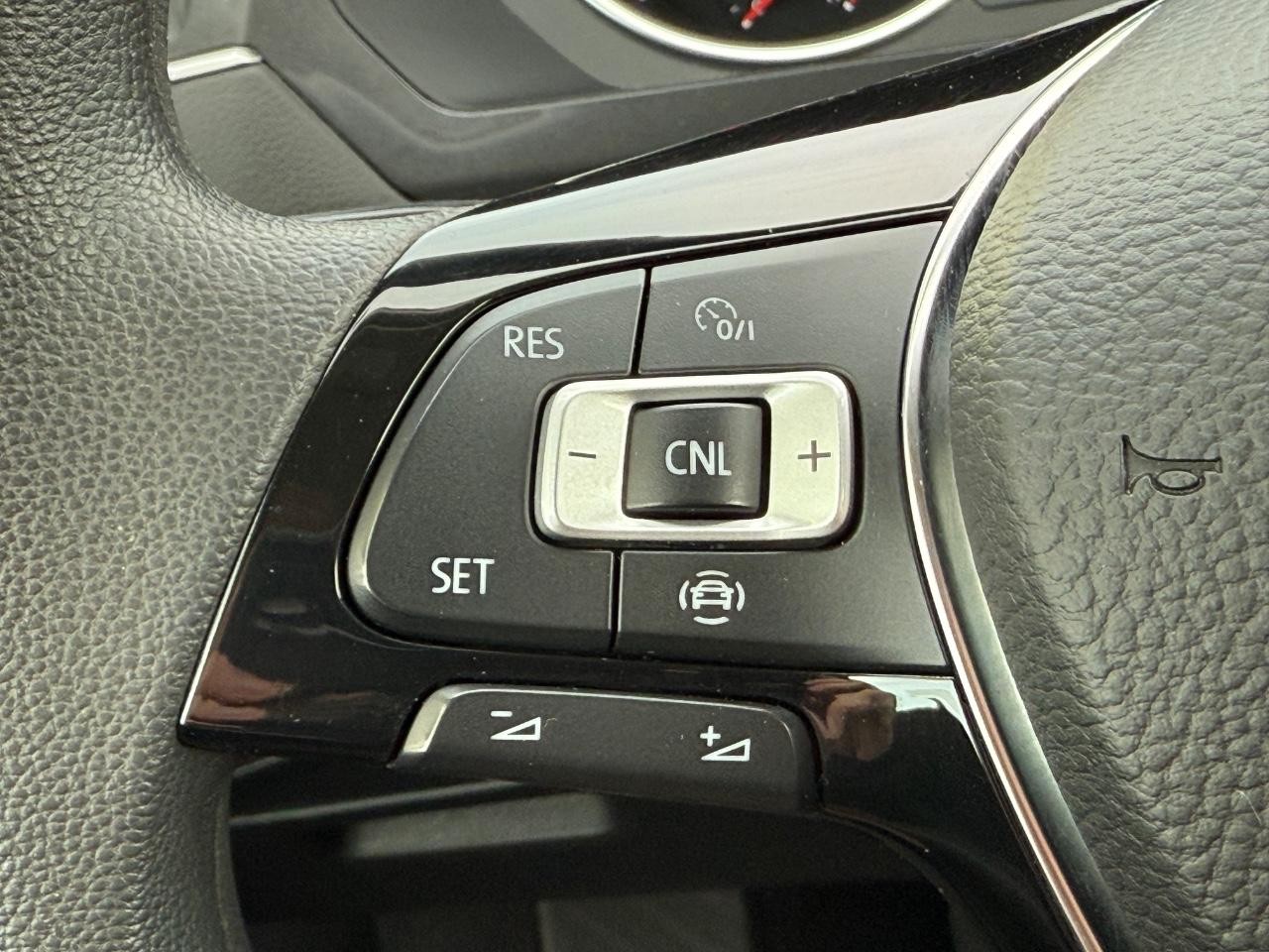 Volkswagen Tiguan Vehicle Image 16