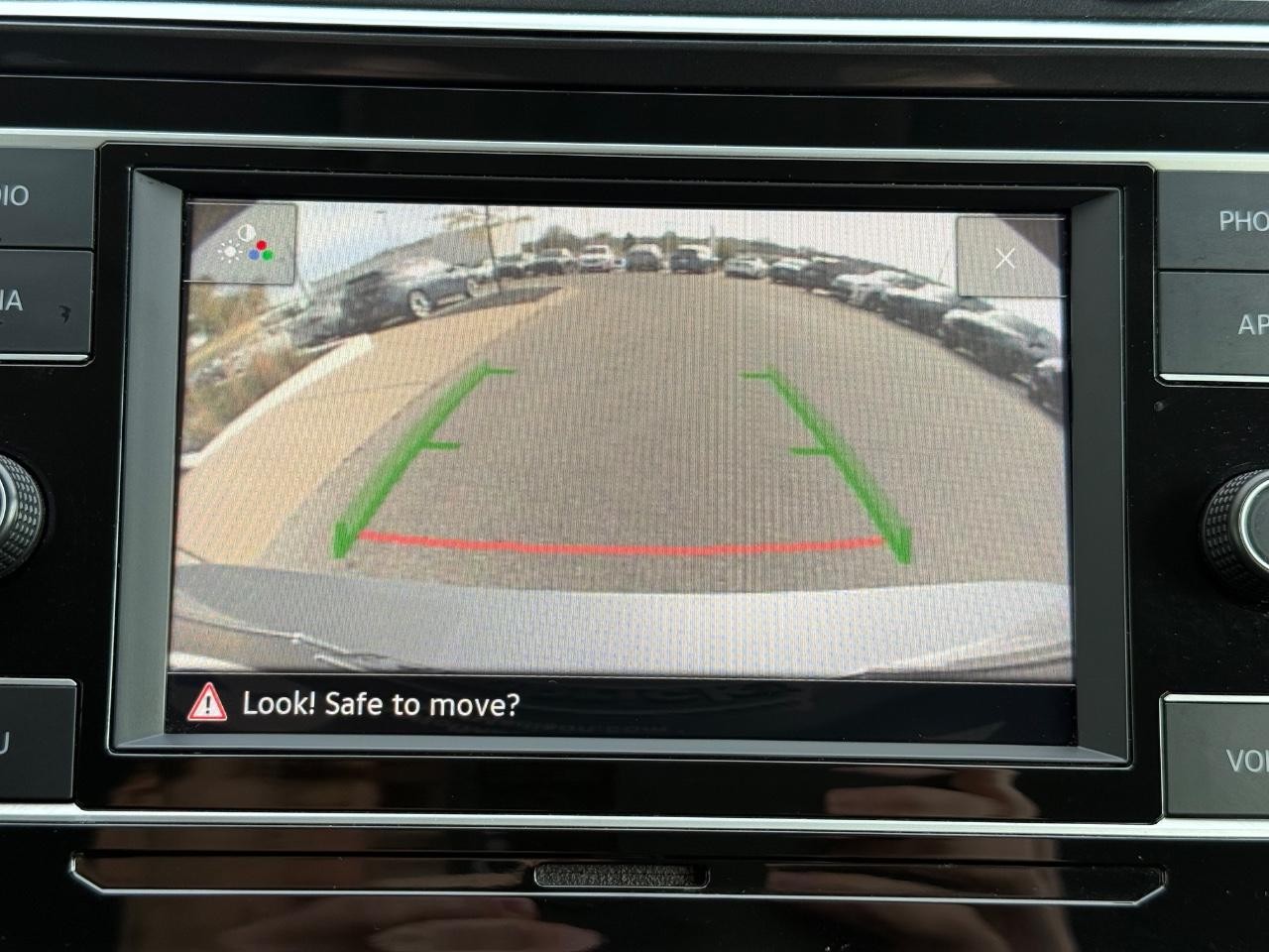 Volkswagen Tiguan Vehicle Image 19