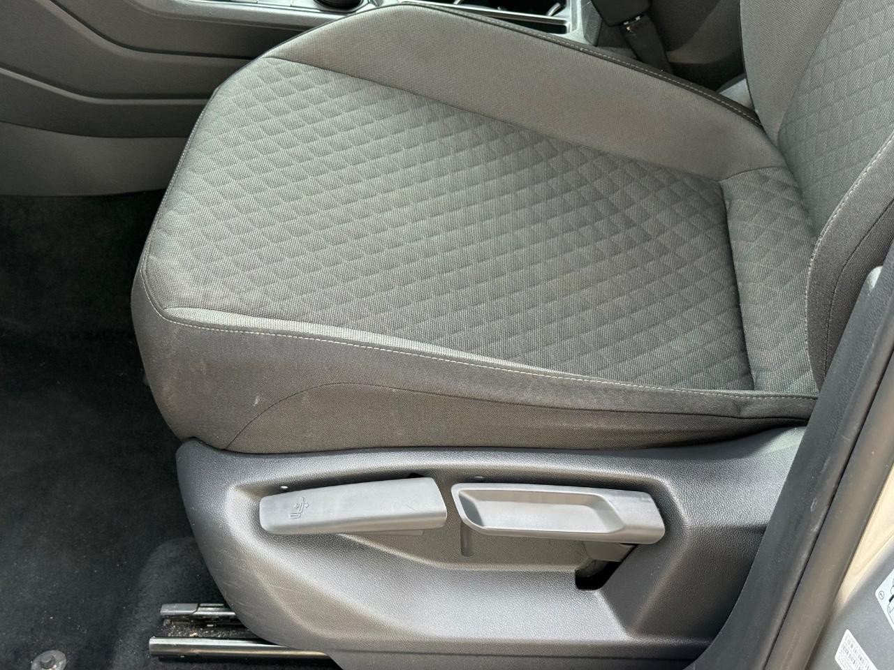 Volkswagen Tiguan Vehicle Image 21