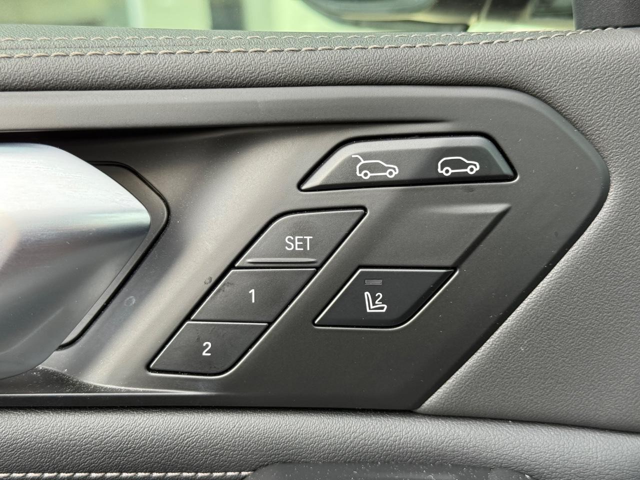 BMW X6 Vehicle Image 16