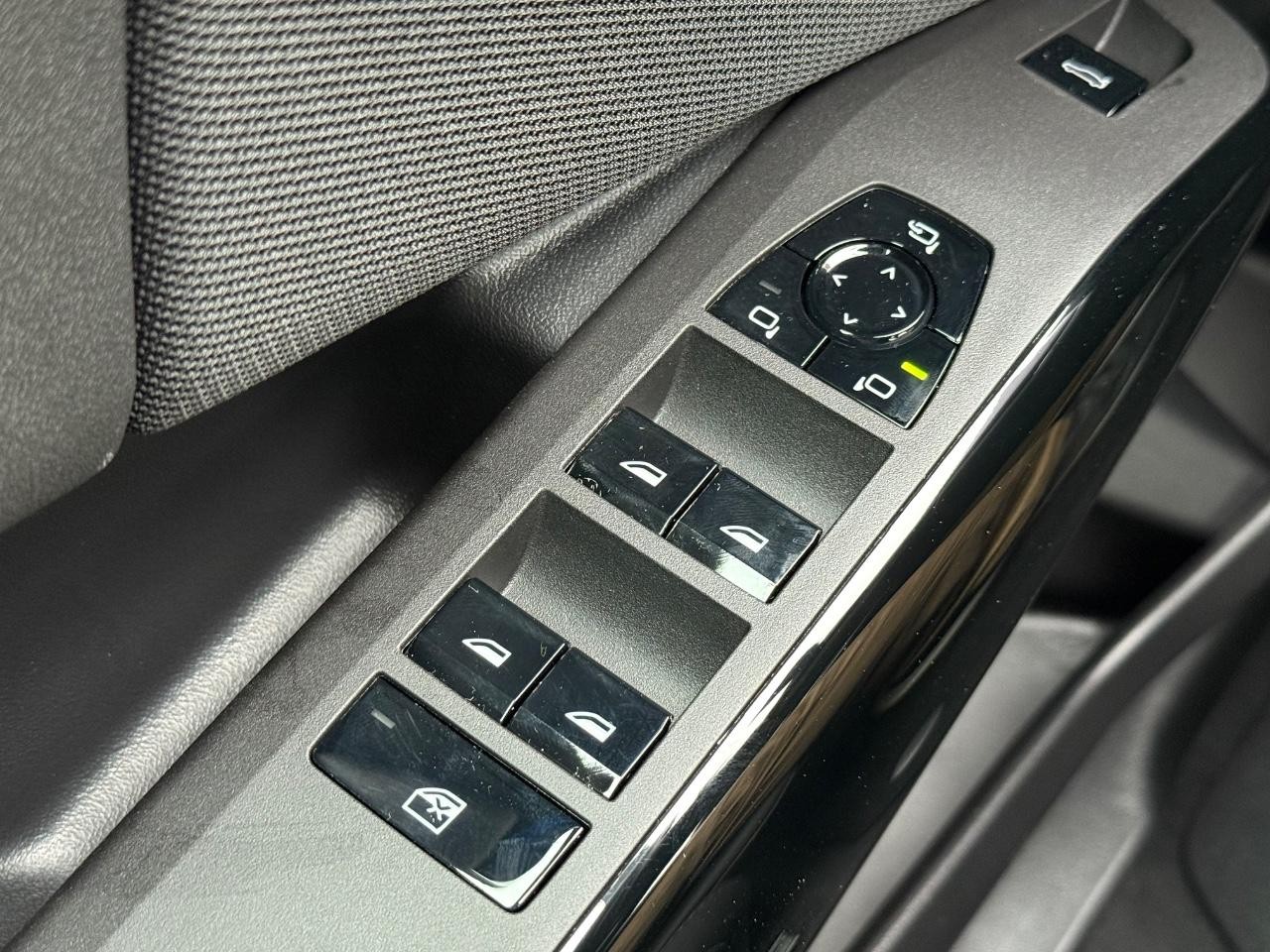 BMW X3 Vehicle Image 16