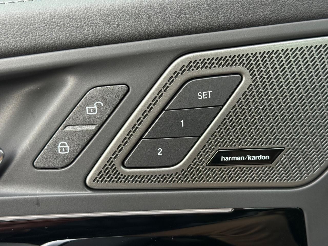 BMW X1 Vehicle Image 11