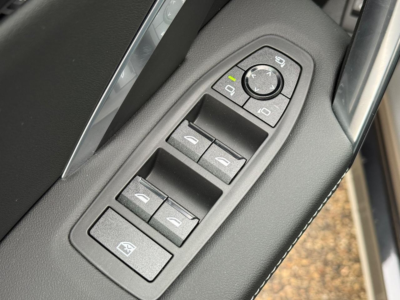 BMW X1 Vehicle Image 16