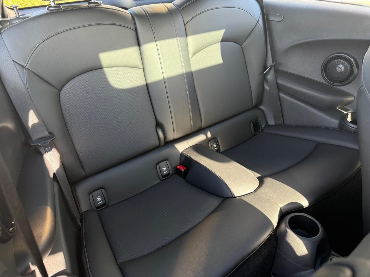 MINI Hardtop 2 Door Vehicle Image 09