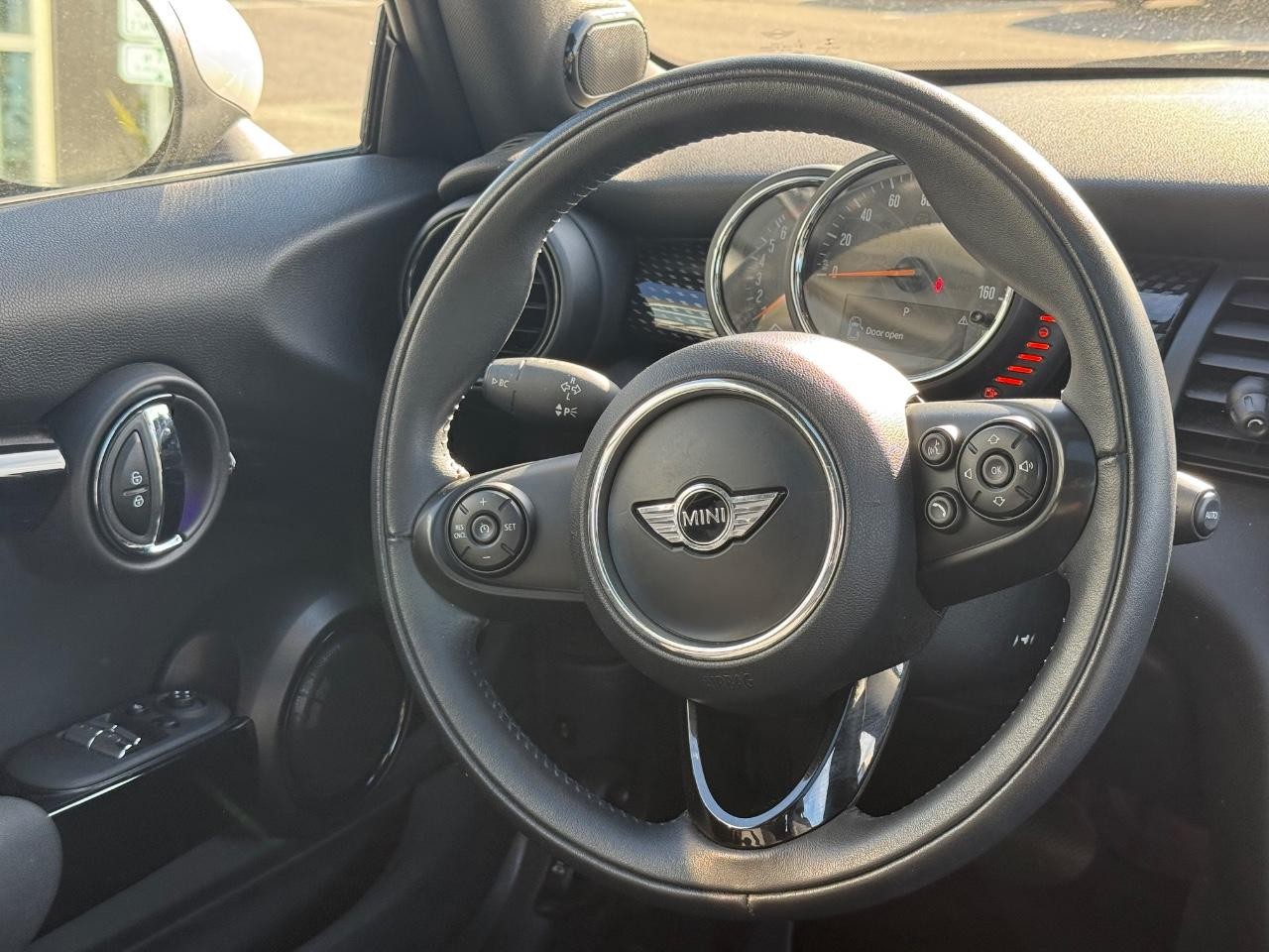 MINI Hardtop 2 Door Vehicle Image 13