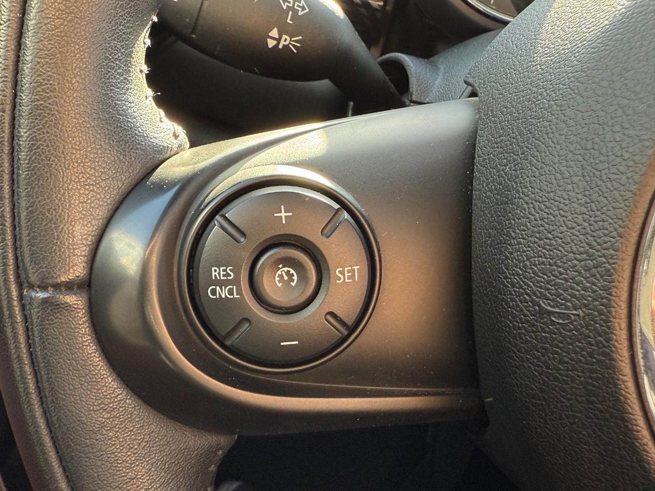 MINI Hardtop 2 Door Vehicle Image 15