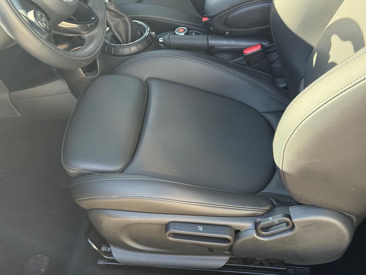 MINI Hardtop 2 Door Vehicle Image 20