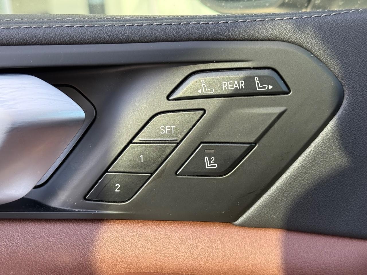 BMW X7 Vehicle Image 16