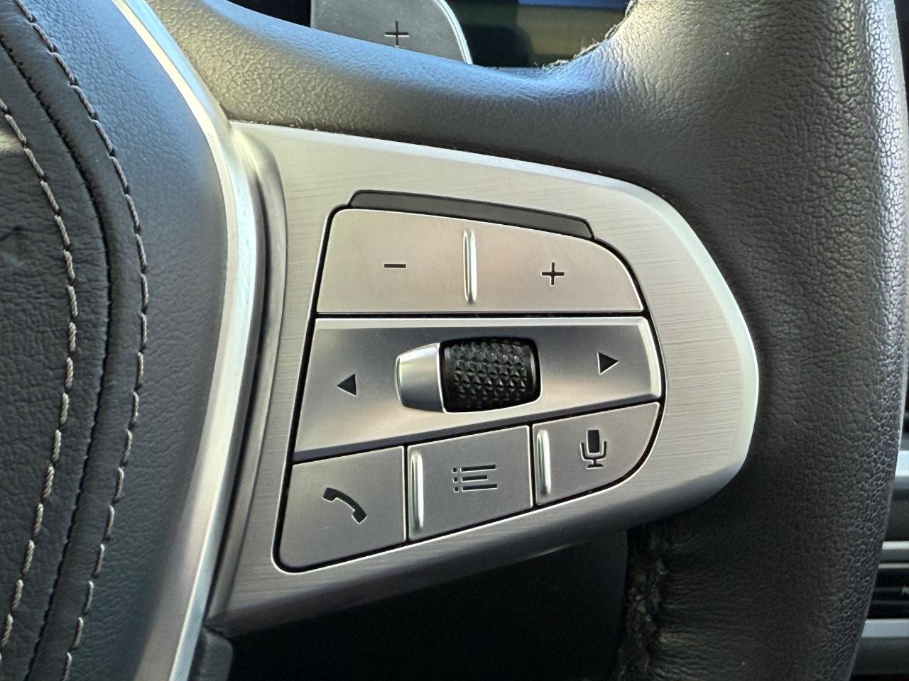 BMW X7 Vehicle Image 18