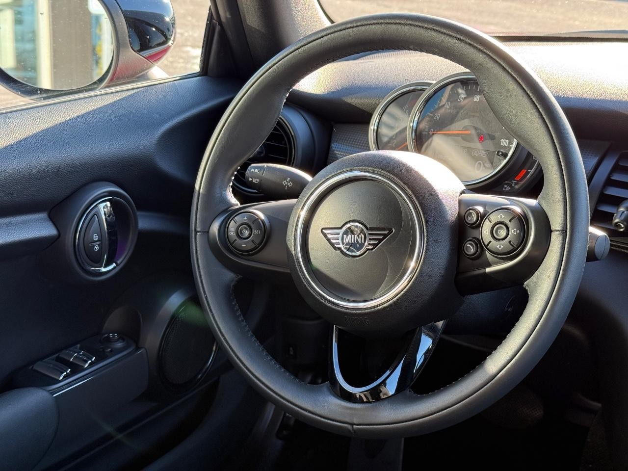 MINI Convertible Vehicle Image 14