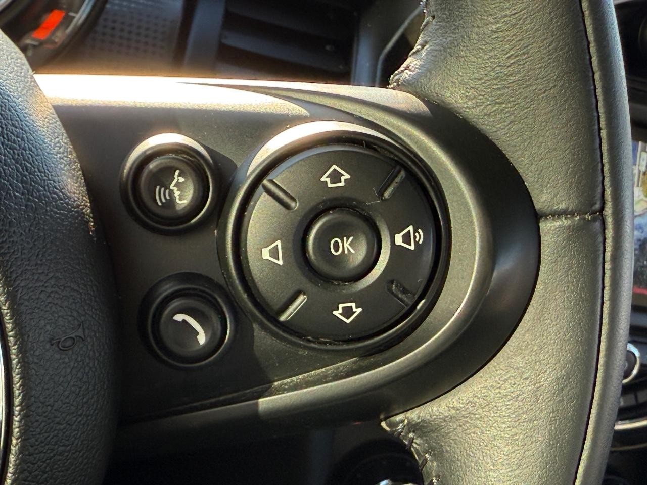 MINI Convertible Vehicle Image 17