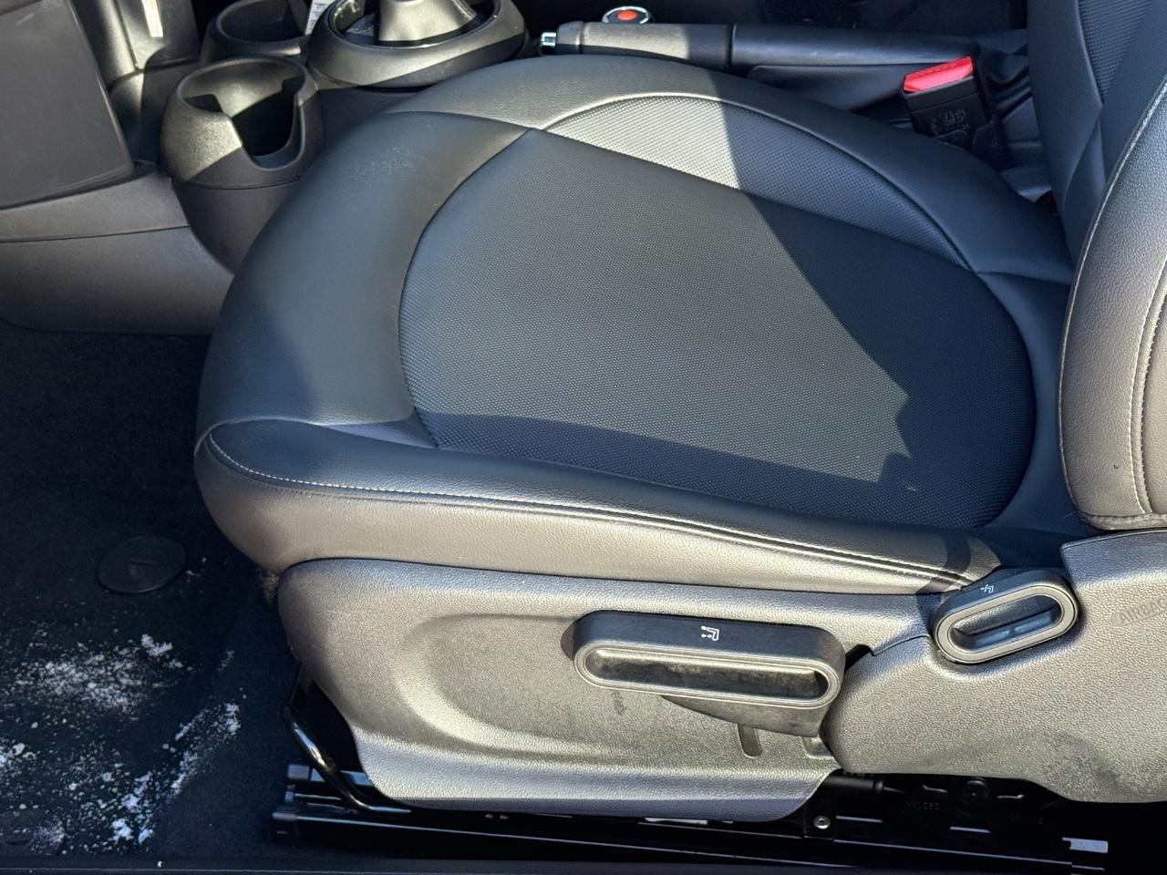 MINI Convertible Vehicle Image 22